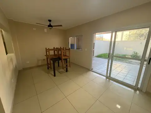 Depto Tipo Casa en Alquiler de 4 ambientes