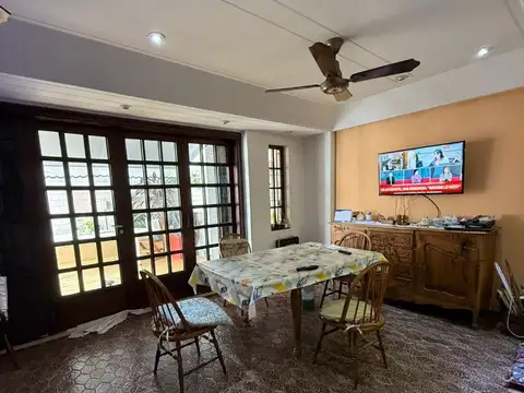Casa 5 ambientes con 3 baños