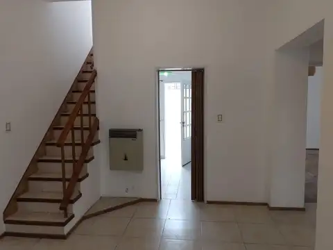 Depto Tipo Casa en Alquiler de 3 ambientes