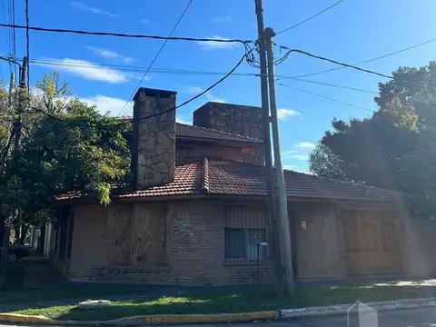 Casa en Venta en Berazategui, USD 198.000