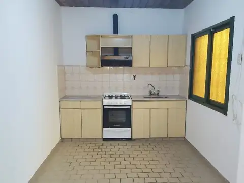 Casa 3 ambientes con 1 baño