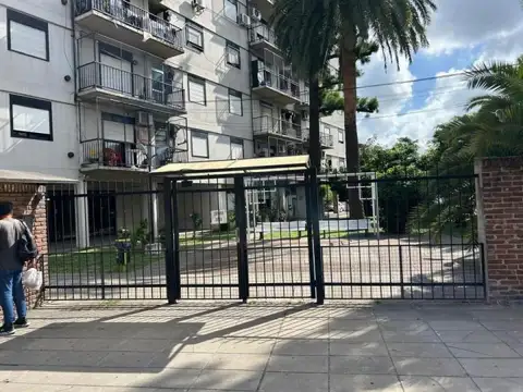 DEPARTAMENTO 4 AMB CON BALCON EN BARRIO CERRADO - CIUDADELA