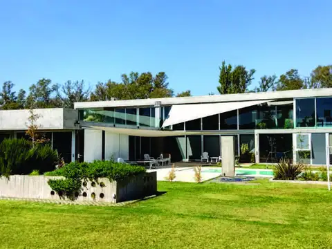 Venta casa 4 dormitorios en barrio privado - Kentucky Club de Campo - Funes.