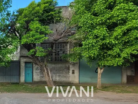 Venta de GALPON + OFICINAS  o VIVIENDA  122 bis entre 69 y 70, Berisso