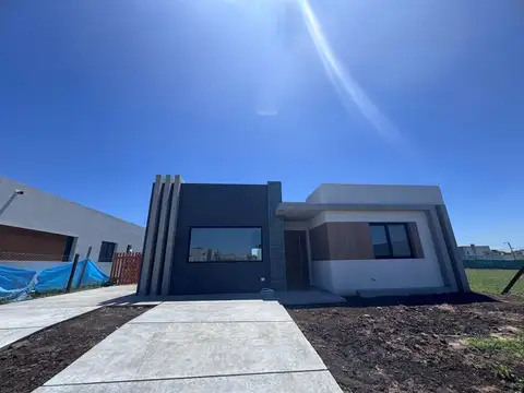 Venta de casa moderna en una planta construccion tradicional - Santa Elisa Pilar del Este