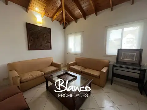 Casa en Alquiler Temporal con 1 cochera