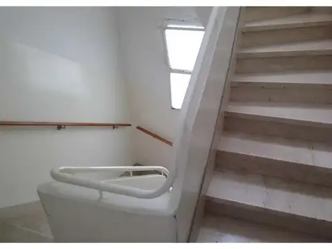 J Alvarez 100, Piso 1