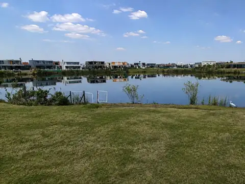 Venta de Lote en Barrio Riberas - Puertos del Lago