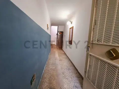 27 de Febrero 1300, Piso 0