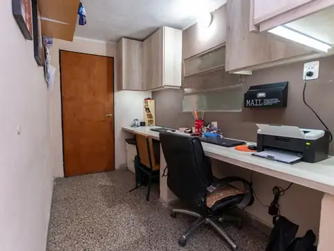 Casa 7 ambientes con 2 baños