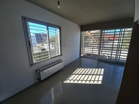 Venta PH 2 ambientes con cochera en Olivos
