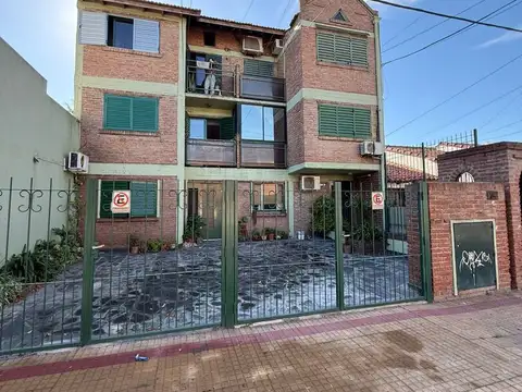 24 e/ 33 y 34 100, Piso 1