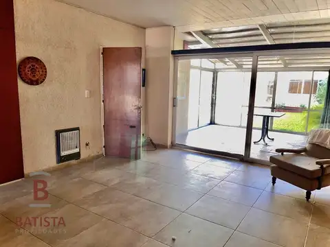 Casa 3 ambientes con 2 baños