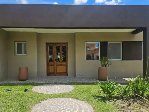 Casa 5 ambientes con 3 baños