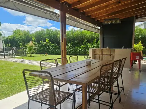 Casa en Venta en El Cantón - Barrio Golf, USD 260.000