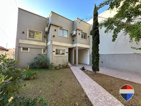 CASA EN VENTA EN SAN VICENTE CON PILETA Y COCHERA