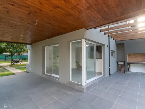 Casa 5 ambientes con 2 baños