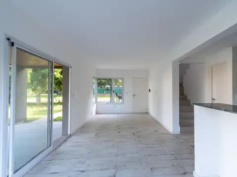VENTA CASA 2 DORMITORIOS Y JARDÍN FUNES A ESTRENAR