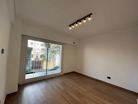 Valle 800, Piso 1