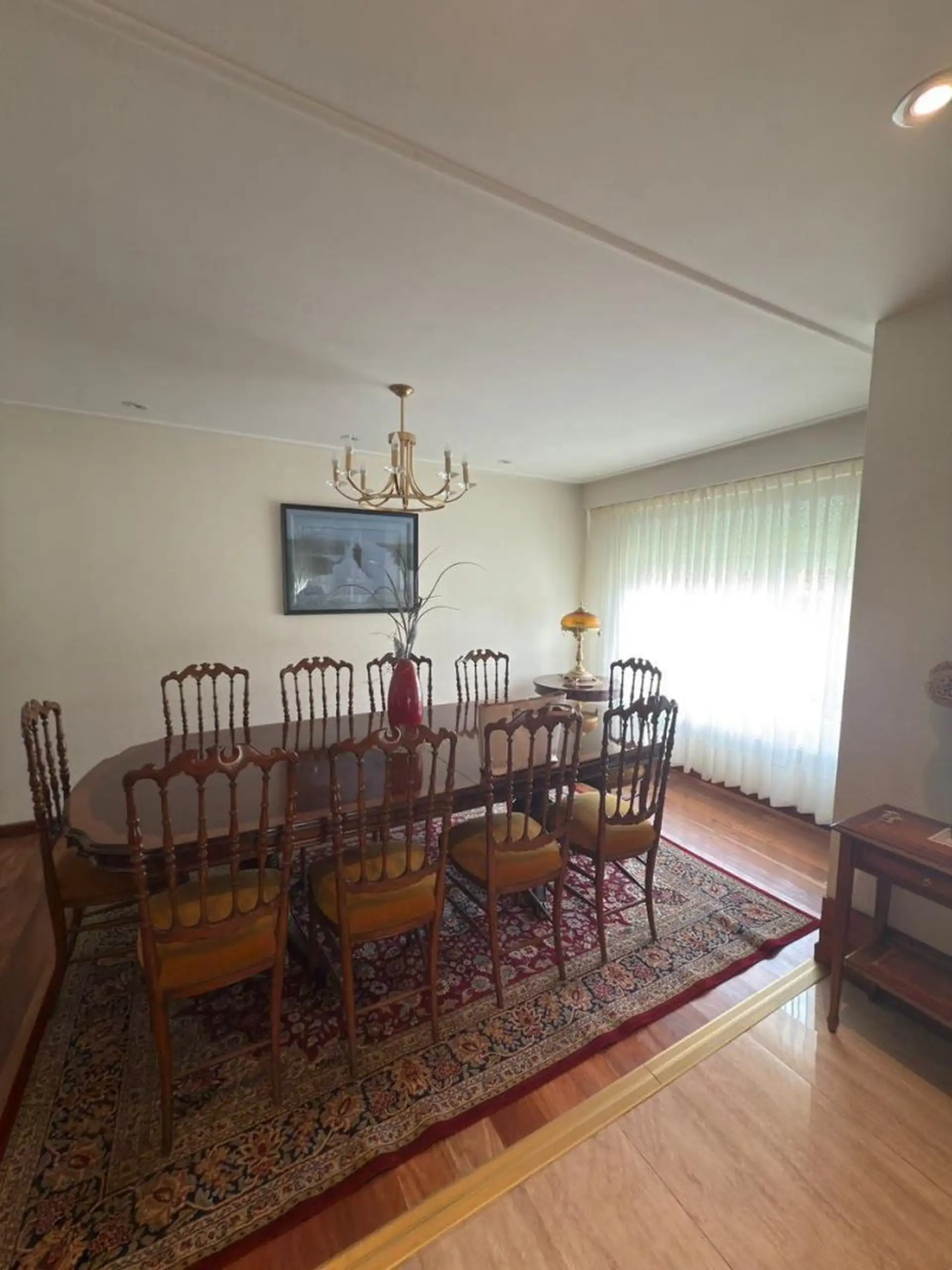 Venta de Chalet de 6 Ambientes en Los Troncos, 335m²