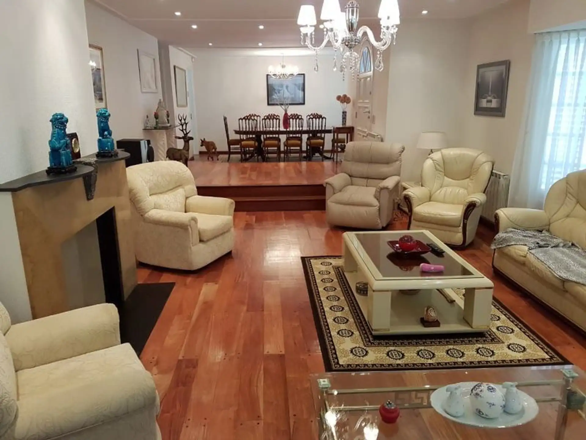Venta de Chalet de 6 Ambientes en Los Troncos, 335m²