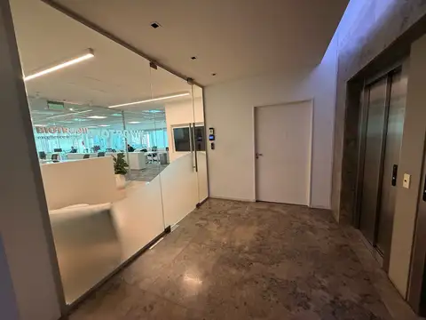 VENTA OFICINA CON RENTA EN VICENTE LOPEZ - VITRIUM ONE PLAZA -