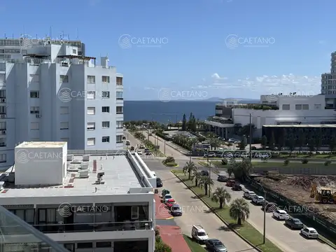 Venta - Parada 3 Mansa. Av. Chiverta casi a estrenar