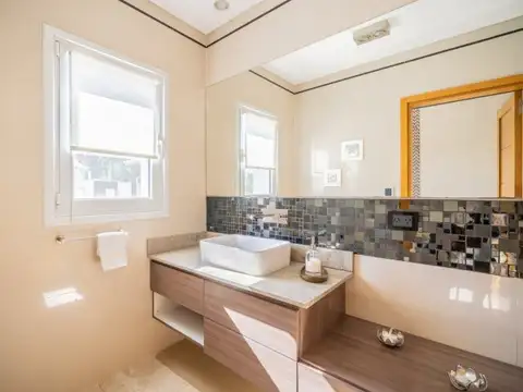 Hotel en Venta en Alberdi, USD 16.341