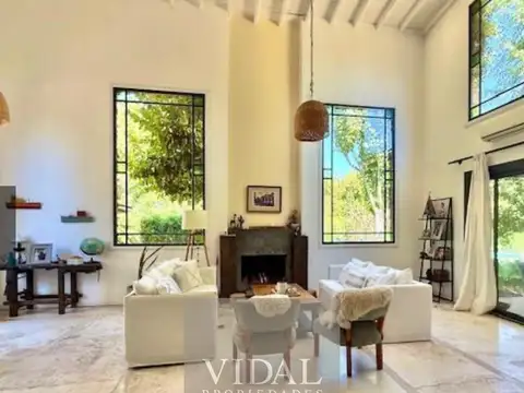 Casa 5 ambientes con 2 baños