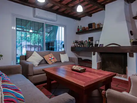 Casa 5 ambientes con 2 baños