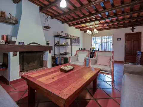 Casa en Venta con 3 cocheras