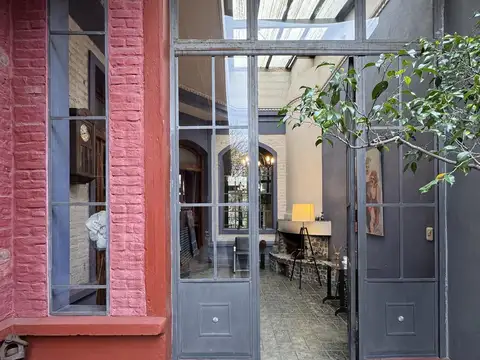 Casa 8 ambientes con 5 baños