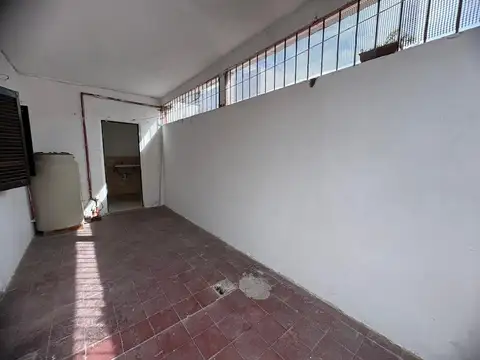 Valentin Alsina 1500, Piso UF