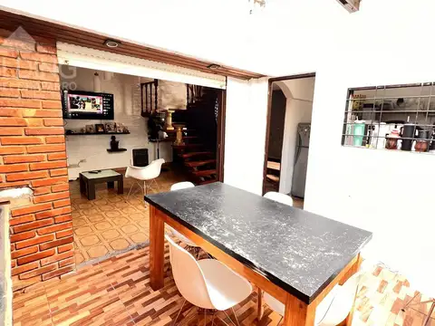 PH de 90m2, dos dormitorios, a metros de calle 12, en venta en La Plata