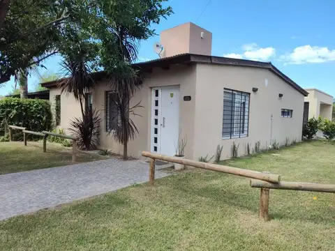 EN VENTA - ROLDÁN - LAS TARDES-3 DORMIT- PISCINA-AMPLIO PARQUE