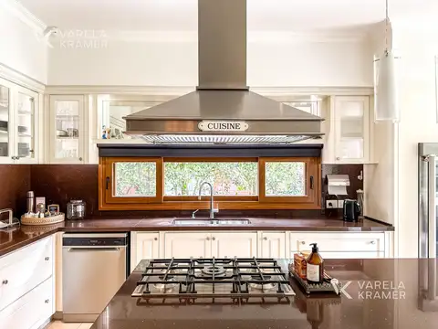 Casa 7 ambientes con 4 baños