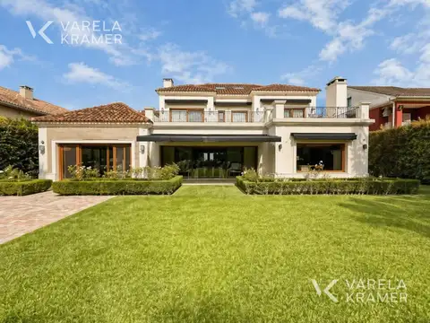 Casa en Venta con 2 cocheras
