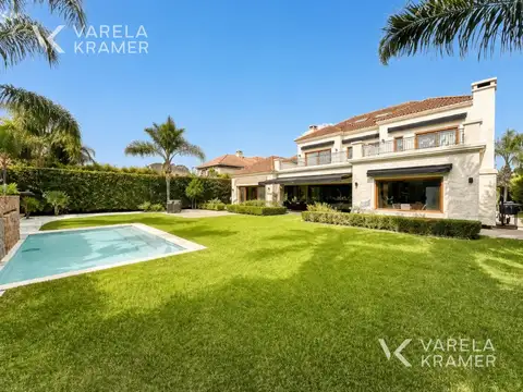 Casa 7 ambientes con 4 baños