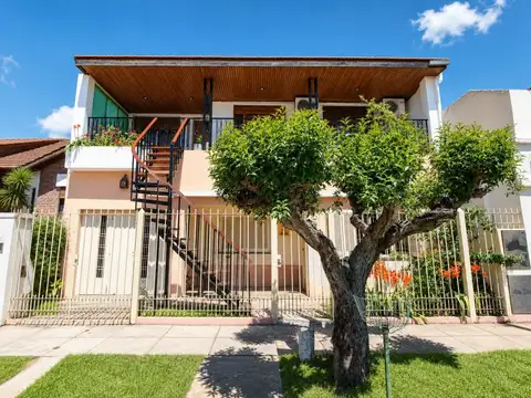 PH 4 AMBIENTES PLANTA BAJA CON COCHERA, JARDIN, PISCINA