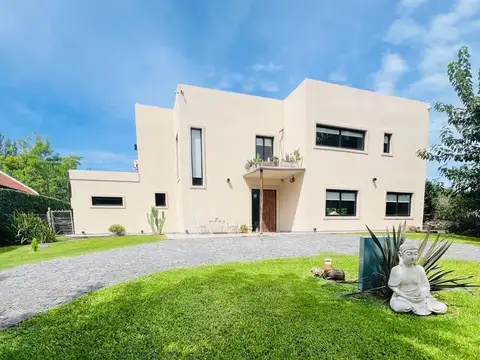 Casa 5 ambientes en venta en Altos de Manzanares – Pilar
