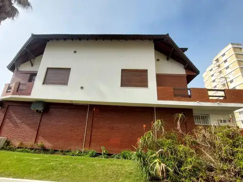 Paseo 104 entre Avenida 1 y 2