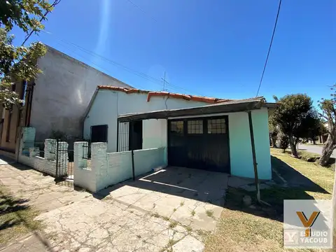 Casa en venta - 2 Dormitorios 1 Baño 1 Cochera - 125Mts2 - Villa Elvira