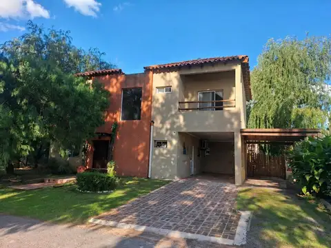 CASA 5 AMBIENTES EN VENTA SANTO DOMINGO CON PILETA