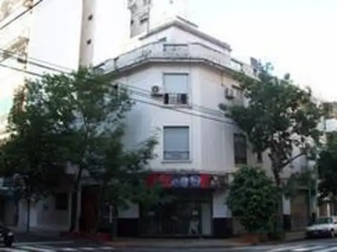 Departamento de 2 ambientes en excelente estado por escalera