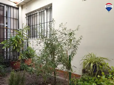 CASA 4 AMB EN VENTA EN GERLI LOCAL PATIO PARRILLA.