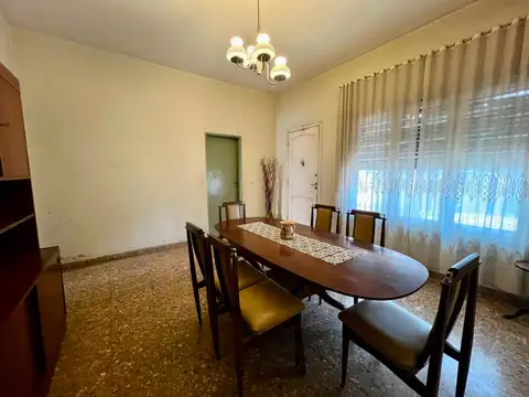 VENTA CASA 4 AMBIENTES EN VILLA ADELINA CON JARDIN