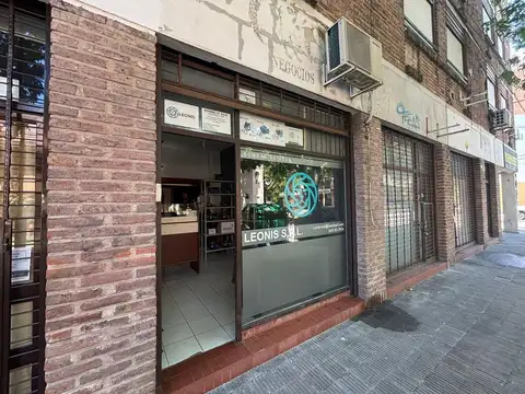 Venta local en abasto con baño y cocina
