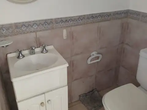 Depto Tipo Casa en Alquiler con 1 cocheras