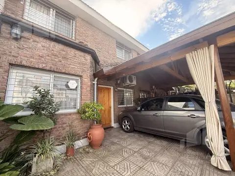 VENTA CASA EN PH DE 5 AMBIENTES APTO CREDITO EN CASTELAR SUR