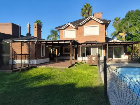 Hermosa casa en funes hills san marino, con jardin y pileta